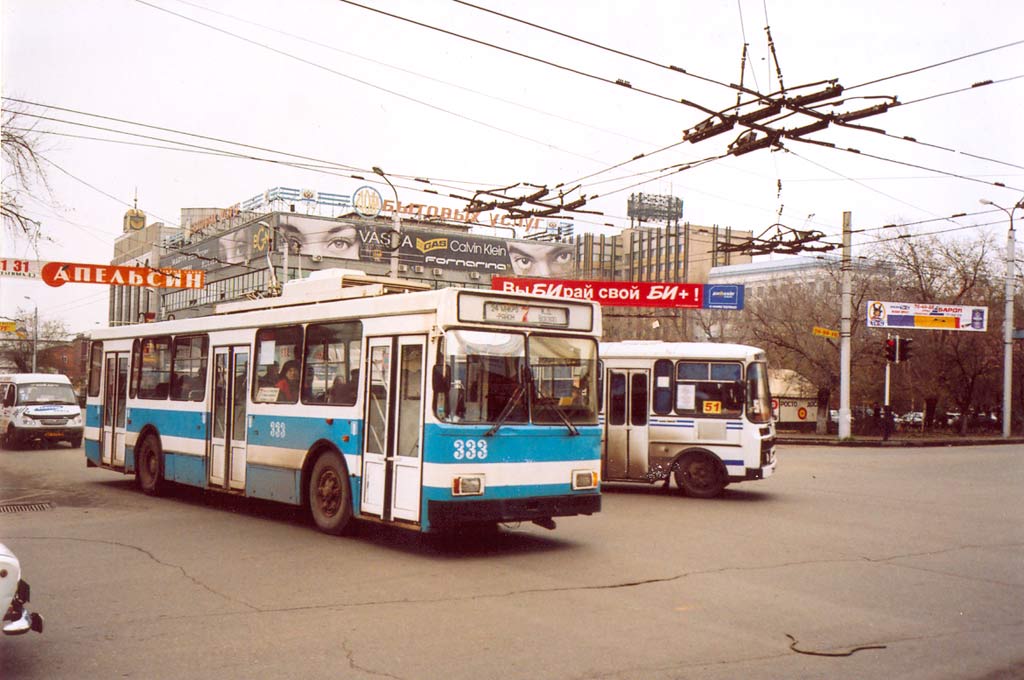Маршруты троллейбусов оренбурга. Оренбургский троллейбус. Оренбург троллейбус 1995. Троллейбус 2004. Оренбург 2001 год.