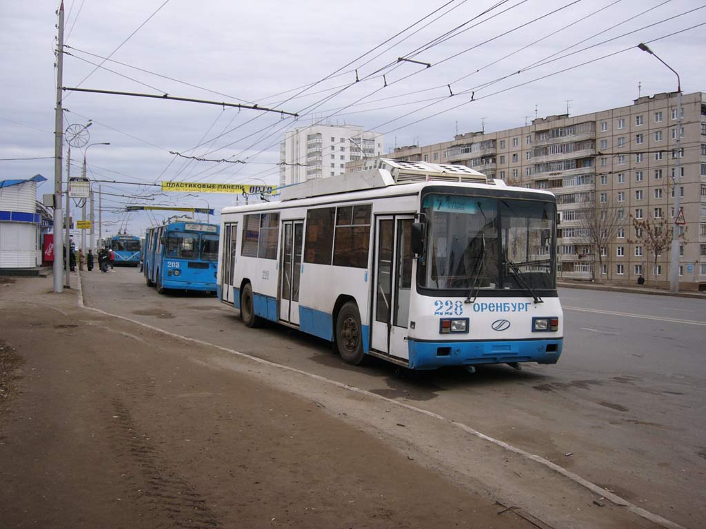 Маршруты троллейбусов оренбурга. Троллейбусы ЗИУ Оренбург. Троллейбус 10 Оренбург. Оренбург троллейбус 24. Первый троллейбус в Оренбурге.